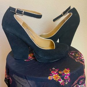 Urban Outfitters Vintage Inspired Platform Heel Sz 8